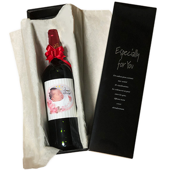 高級感あふれる紙製の化粧箱に入れて包装紙でラッピングするスナップワイン1本用ギフトラッピング